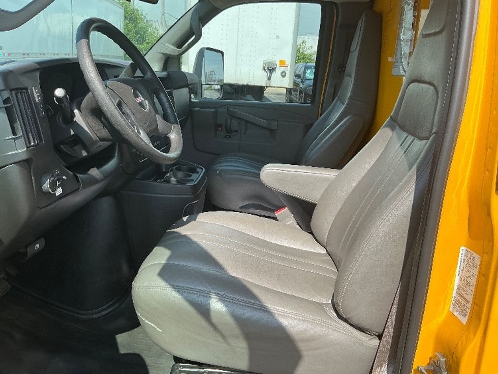 Light Duty Box Truck-Light and Medium Duty Trucks-GMC-2021-Savana G33903-East Chicago-IN-91,189\n\t\tmiles-$ 28,000 - Image 19