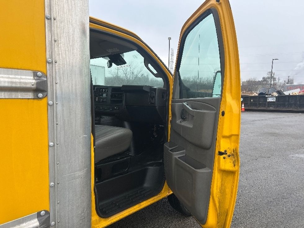 Light Duty Box Truck-Light and Medium Duty Trucks-GMC-2021-Savana G33903-East Chicago-IN-91,189\n\t\tmiles-$ 28,000 - Image 20