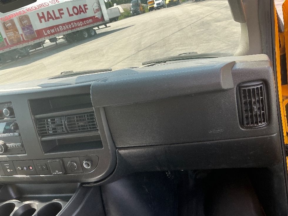 Light Duty Box Truck-Light and Medium Duty Trucks-GMC-2021-Savana G33903-East Chicago-IN-91,189\n\t\tmiles-$ 28,000 - Image 21