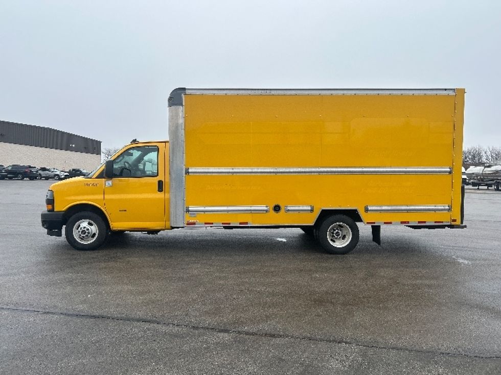 Light Duty Box Truck-Light and Medium Duty Trucks-GMC-2021-Savana G33903-East Chicago-IN-91,189\n\t\tmiles-$ 28,000 - Image 4