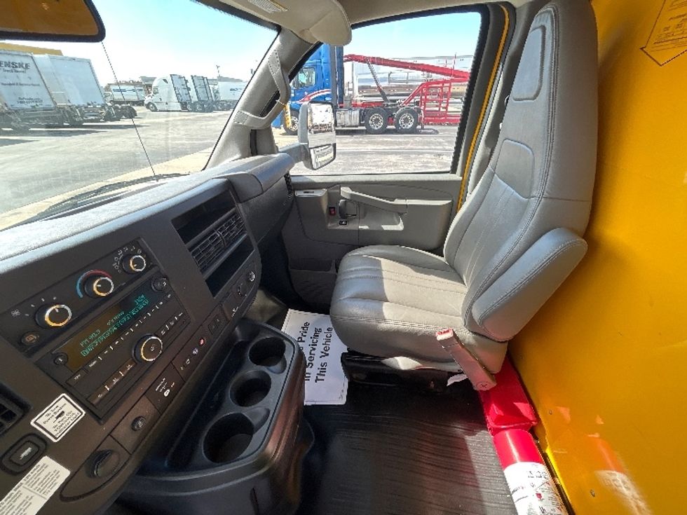 Light Duty Box Truck-Light and Medium Duty Trucks-GMC-2021-Savana G33903-East Chicago-IN-93,517\n\t\tmiles-$ 27,750 - Image 18