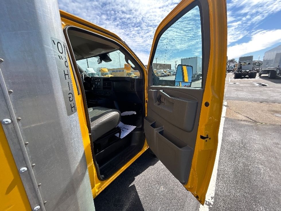 Light Duty Box Truck-Light and Medium Duty Trucks-GMC-2021-Savana G33903-East Chicago-IN-93,517\n\t\tmiles-$ 27,750 - Image 19