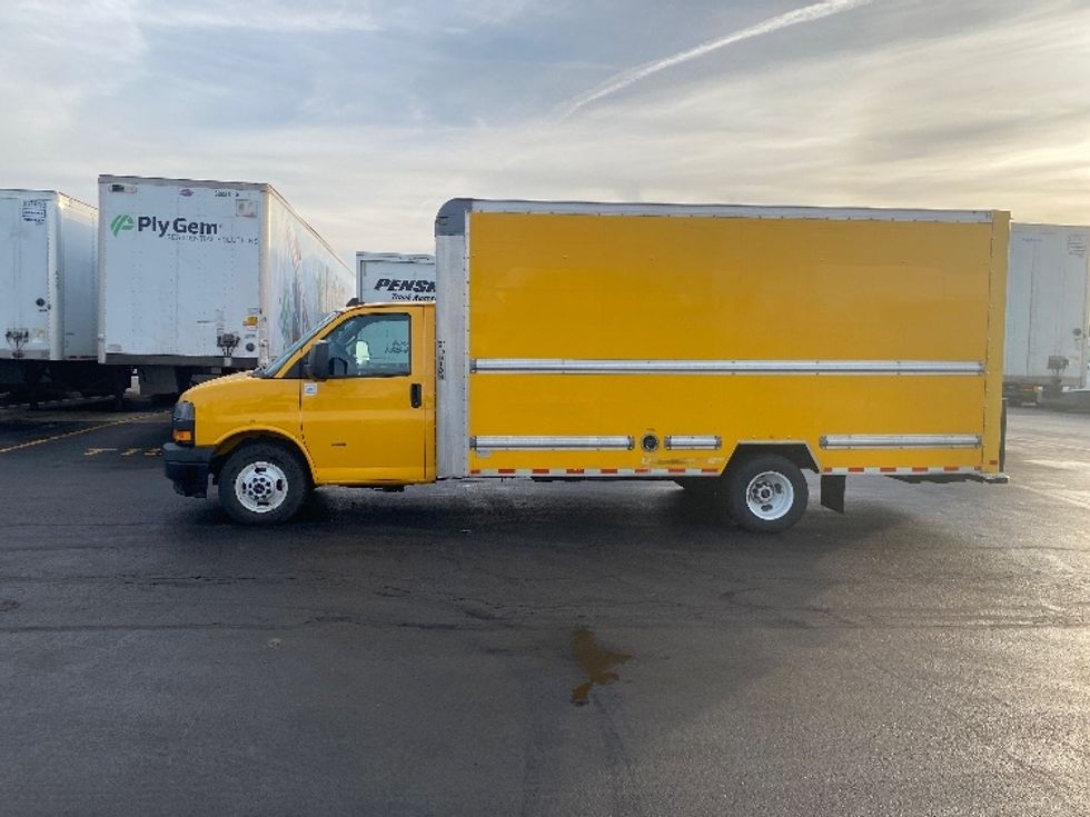 Light Duty Box Truck-Light and Medium Duty Trucks-GMC-2021-Savana G33903-East Chicago-IN-93,517\n\t\tmiles-$ 27,750 - Image 4