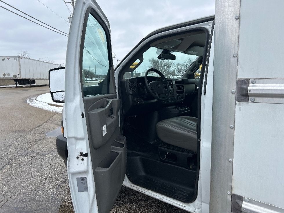 Light Duty Box Truck-Light and Medium Duty Trucks-GMC-2021-Savana G33903-East Chicago-IN-93,662\n\t\tmiles-$ 30,750 - Image 14