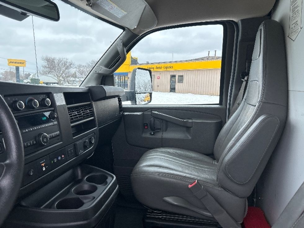 Light Duty Box Truck-Light and Medium Duty Trucks-GMC-2021-Savana G33903-East Chicago-IN-93,662\n\t\tmiles-$ 30,750 - Image 17