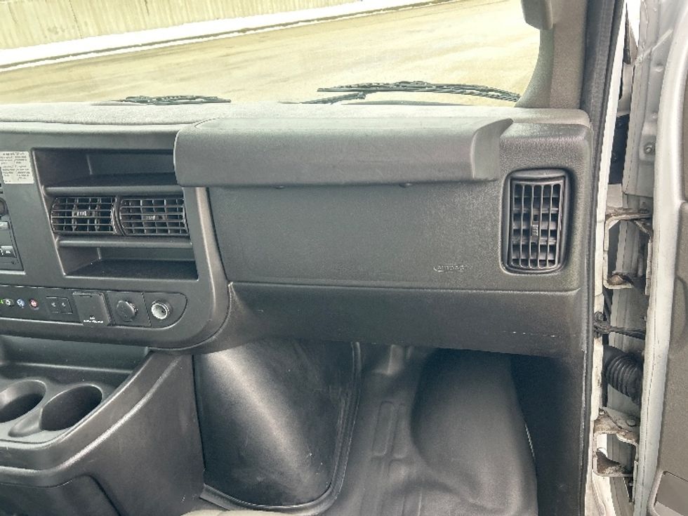 Light Duty Box Truck-Light and Medium Duty Trucks-GMC-2021-Savana G33903-East Chicago-IN-93,662\n\t\tmiles-$ 30,750 - Image 19