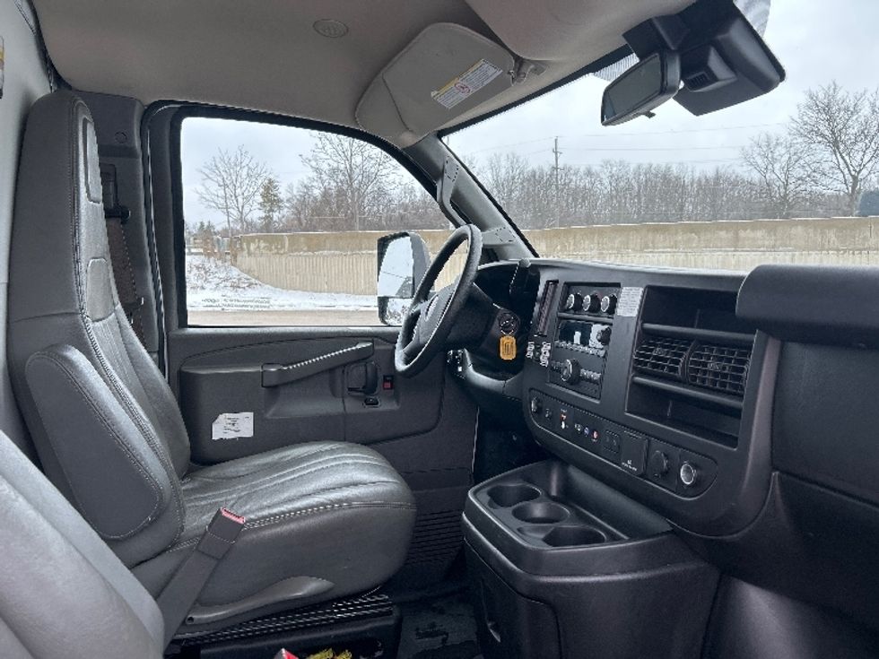 Light Duty Box Truck-Light and Medium Duty Trucks-GMC-2021-Savana G33903-East Chicago-IN-93,662\n\t\tmiles-$ 30,750 - Image 20