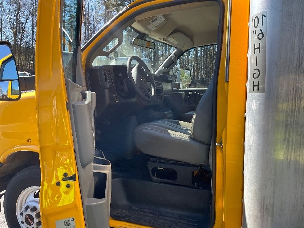Light Duty Box Truck-Light and Medium Duty Trucks-GMC-2021-Savana G33903-East Chicago-IN-94,980\n\t\tmiles-$ 27,500 - Image 16