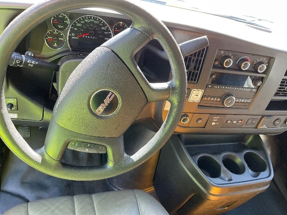 Light Duty Box Truck-Light and Medium Duty Trucks-GMC-2021-Savana G33903-East Chicago-IN-94,980\n\t\tmiles-$ 27,500 - Image 17