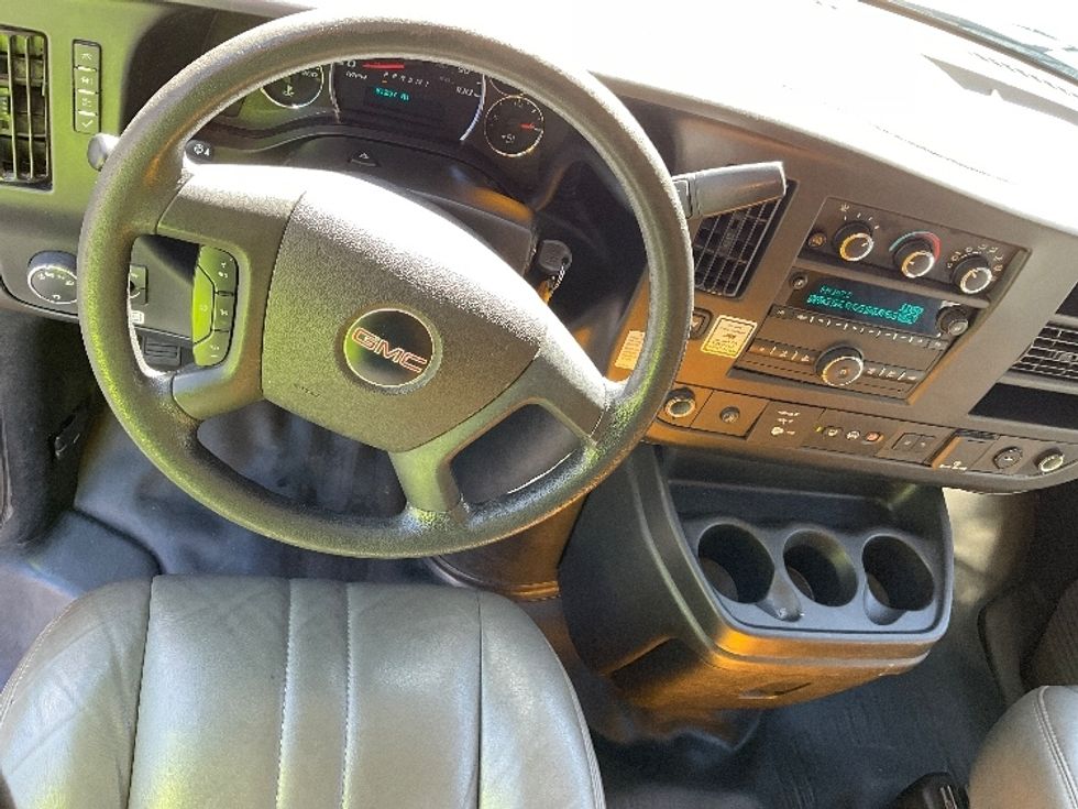 Light Duty Box Truck-Light and Medium Duty Trucks-GMC-2021-Savana G33903-East Chicago-IN-94,980\n\t\tmiles-$ 27,500 - Image 18