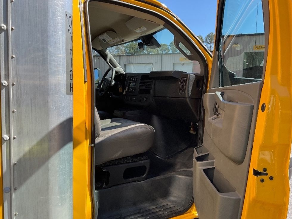 Light Duty Box Truck-Light and Medium Duty Trucks-GMC-2021-Savana G33903-East Chicago-IN-94,980\n\t\tmiles-$ 27,500 - Image 20