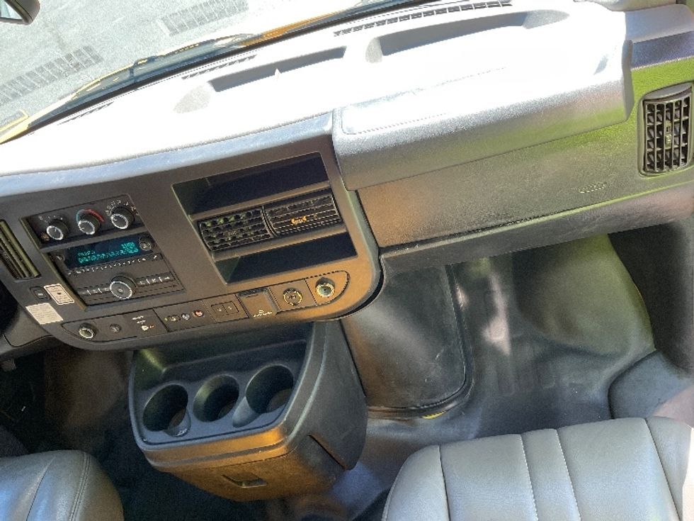 Light Duty Box Truck-Light and Medium Duty Trucks-GMC-2021-Savana G33903-East Chicago-IN-94,980\n\t\tmiles-$ 27,500 - Image 21