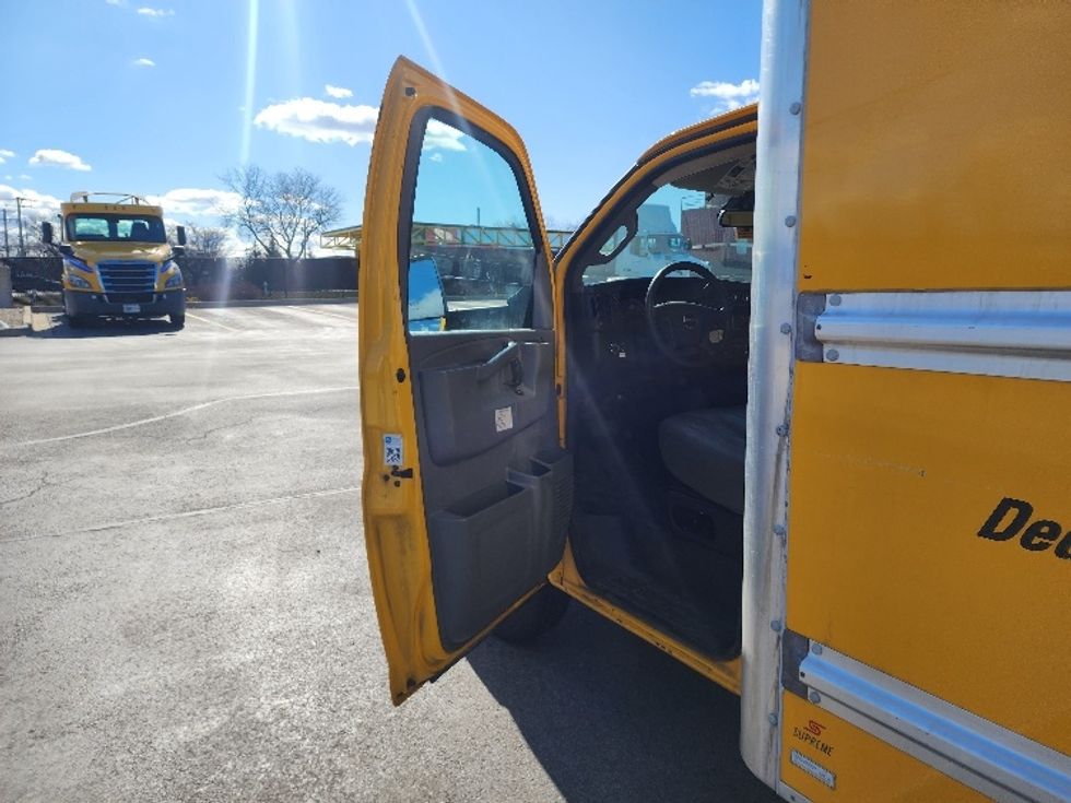 Light Duty Box Truck-Light and Medium Duty Trucks-GMC-2021-Savana G33903-East Chicago-IN-96,087\n\t\tmiles-$ 27,250 - Image 16