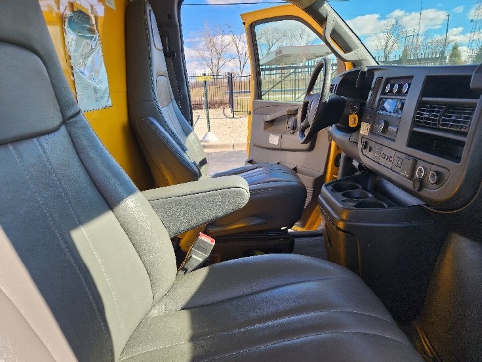 Light Duty Box Truck-Light and Medium Duty Trucks-GMC-2021-Savana G33903-East Chicago-IN-96,087\n\t\tmiles-$ 27,250 - Image 22