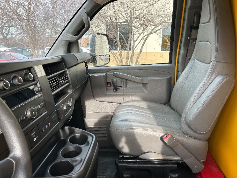 Light Duty Box Truck-Light and Medium Duty Trucks-GMC-2021-Savana G33903-East Chicago-IN-96,462\n\t\tmiles-$ 27,250 - Image 15