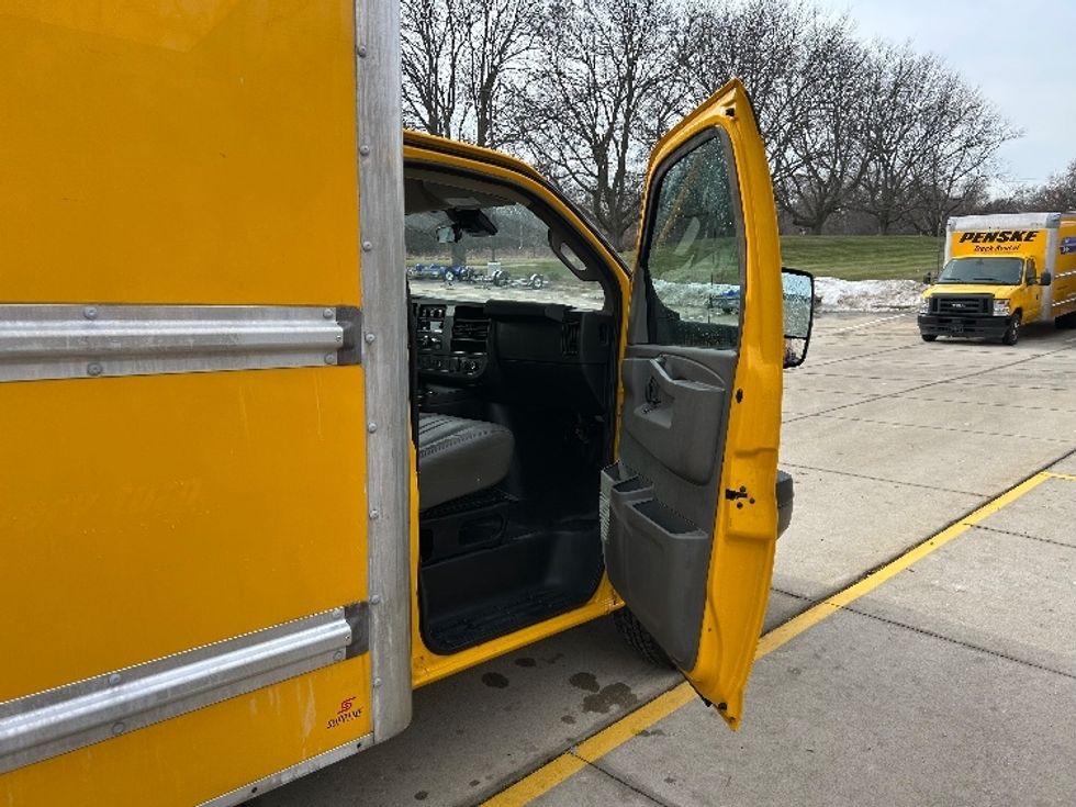 Light Duty Box Truck-Light and Medium Duty Trucks-GMC-2021-Savana G33903-East Chicago-IN-96,462\n\t\tmiles-$ 27,250 - Image 16