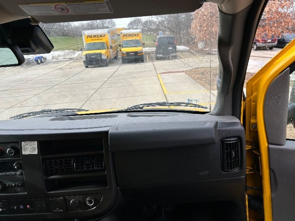 Light Duty Box Truck-Light and Medium Duty Trucks-GMC-2021-Savana G33903-East Chicago-IN-96,462\n\t\tmiles-$ 27,250 - Image 17