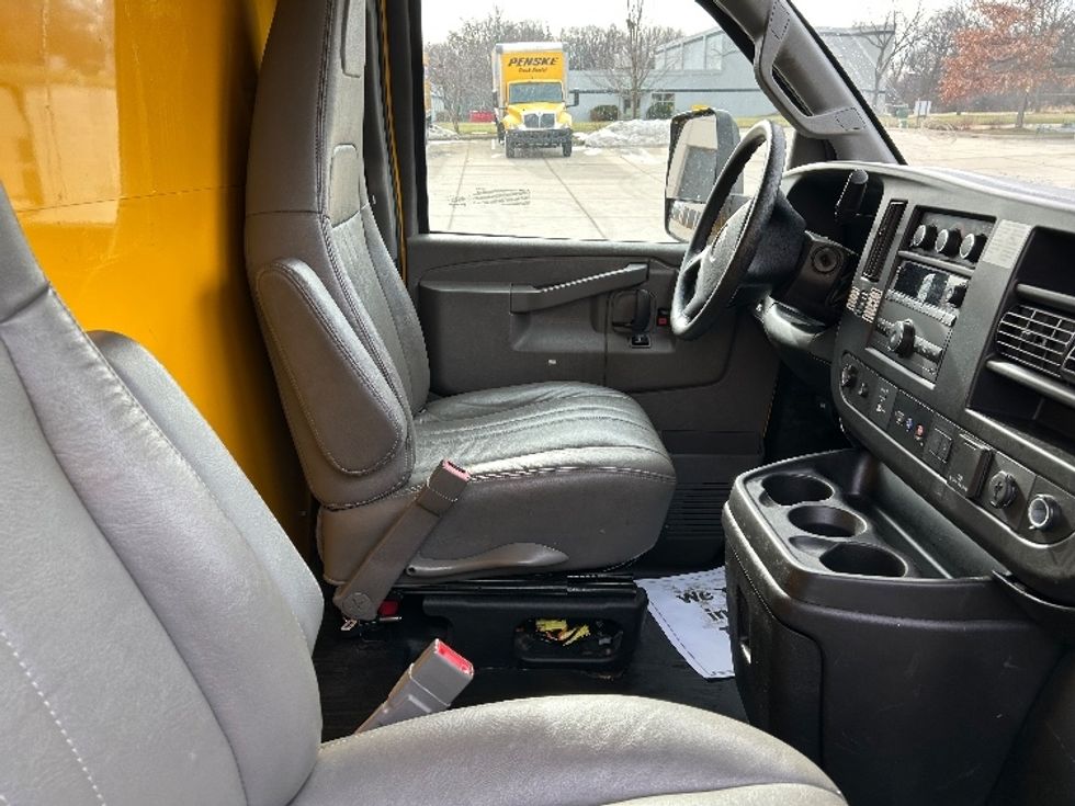 Light Duty Box Truck-Light and Medium Duty Trucks-GMC-2021-Savana G33903-East Chicago-IN-96,462\n\t\tmiles-$ 27,250 - Image 18