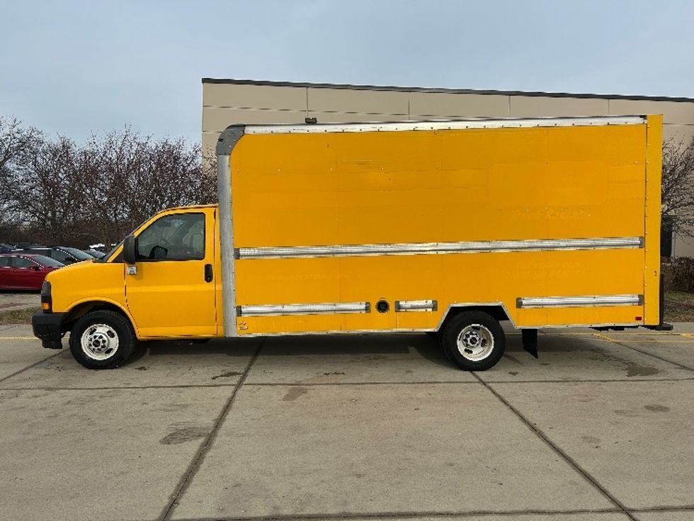 Light Duty Box Truck-Light and Medium Duty Trucks-GMC-2021-Savana G33903-East Chicago-IN-96,462\n\t\tmiles-$ 27,250 - Image 4