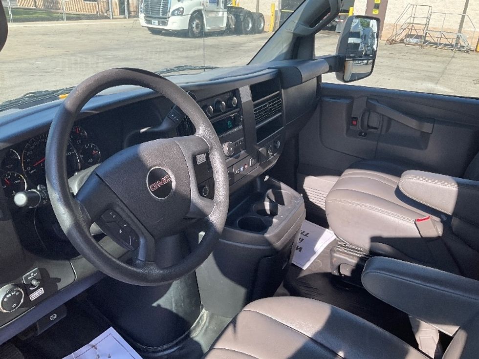 Light Duty Box Truck-Light and Medium Duty Trucks-GMC-2021-Savana G33903-East Chicago-IN-96,606\n\t\tmiles-$ 27,250 - Image 16