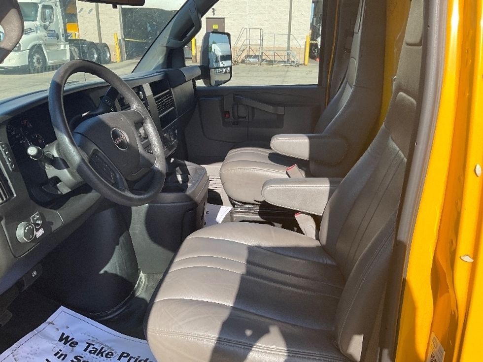 Light Duty Box Truck-Light and Medium Duty Trucks-GMC-2021-Savana G33903-East Chicago-IN-96,606\n\t\tmiles-$ 27,250 - Image 17