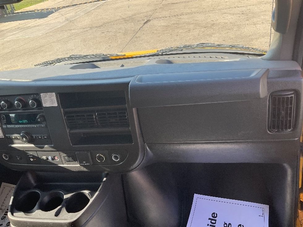 Light Duty Box Truck-Light and Medium Duty Trucks-GMC-2021-Savana G33903-East Chicago-IN-96,606\n\t\tmiles-$ 27,250 - Image 18