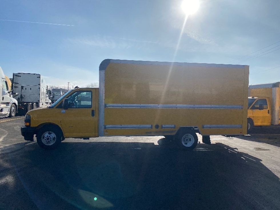 Light Duty Box Truck-Light and Medium Duty Trucks-GMC-2021-Savana G33903-East Chicago-IN-96,606\n\t\tmiles-$ 27,250 - Image 4
