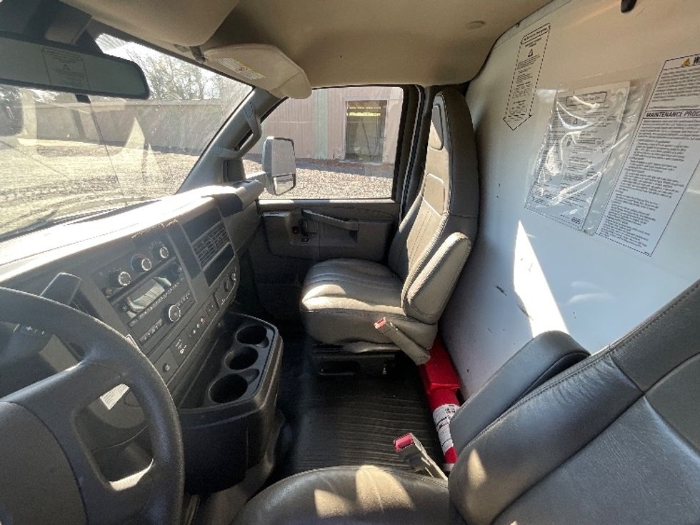 Light Duty Box Truck-Light and Medium Duty Trucks-GMC-2021-Savana G33903-Eden-MD-92,838\n\t\tmiles-$ 29,250 - Image 19