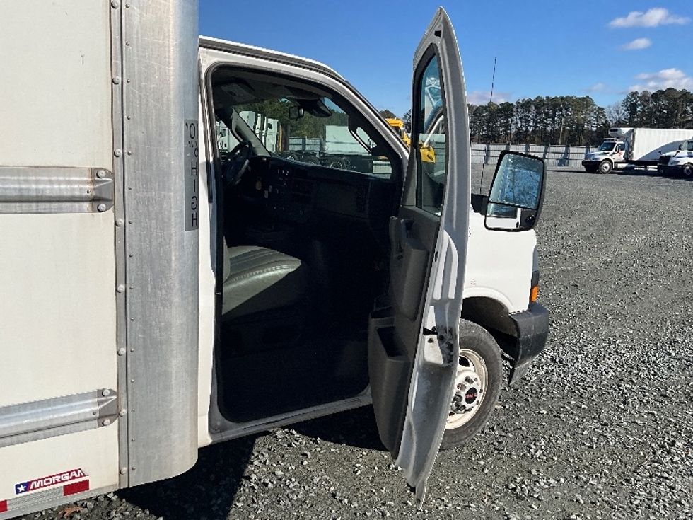 Light Duty Box Truck-Light and Medium Duty Trucks-GMC-2021-Savana G33903-Eden-MD-92,838\n\t\tmiles-$ 29,250 - Image 20