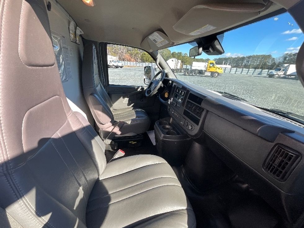 Light Duty Box Truck-Light and Medium Duty Trucks-GMC-2021-Savana G33903-Eden-MD-92,838\n\t\tmiles-$ 29,250 - Image 22