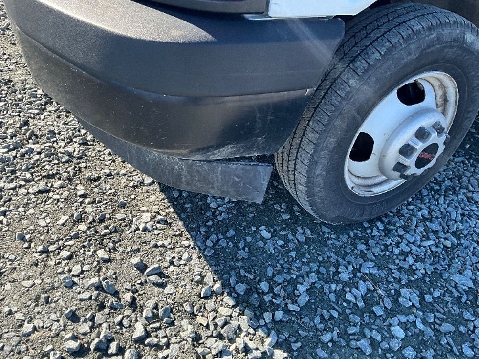 Light Duty Box Truck-Light and Medium Duty Trucks-GMC-2021-Savana G33903-Eden-MD-92,838\n\t\tmiles-$ 29,250 - Image 25