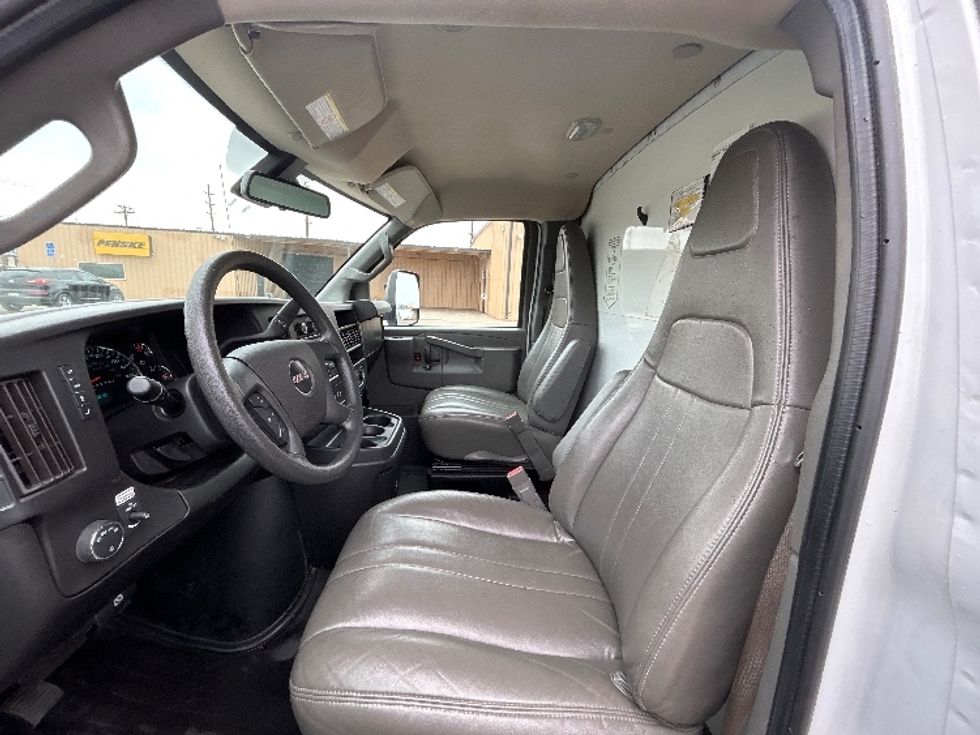 Light Duty Box Truck-Light and Medium Duty Trucks-GMC-2021-Savana G33903-El Centro-CA-110,366\n\t\tmiles-$ 29,500 - Image 19