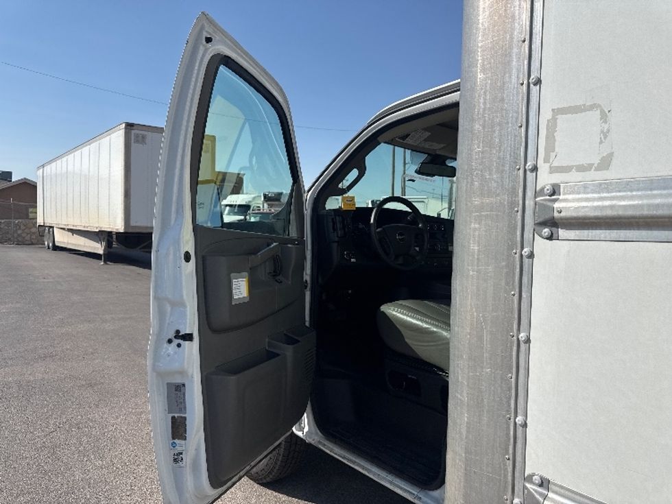 Light Duty Box Truck-Light and Medium Duty Trucks-GMC-2021-Savana G33903-El Paso-TX-100,678\n\t\tmiles-$ 28,750 - Image 14