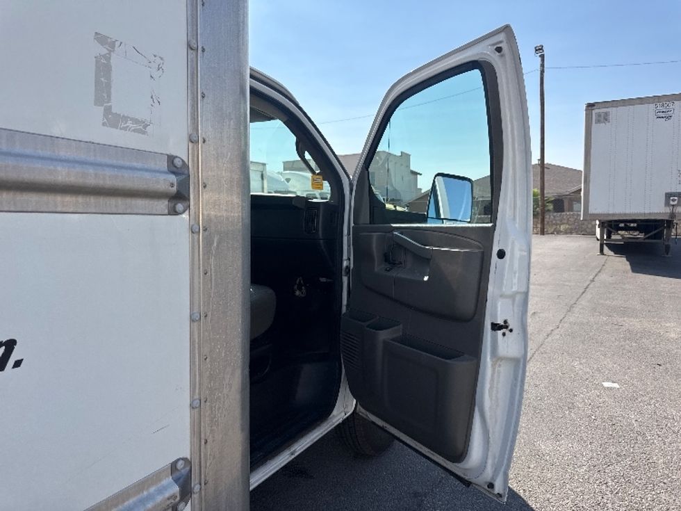 Light Duty Box Truck-Light and Medium Duty Trucks-GMC-2021-Savana G33903-El Paso-TX-100,678\n\t\tmiles-$ 28,750 - Image 18