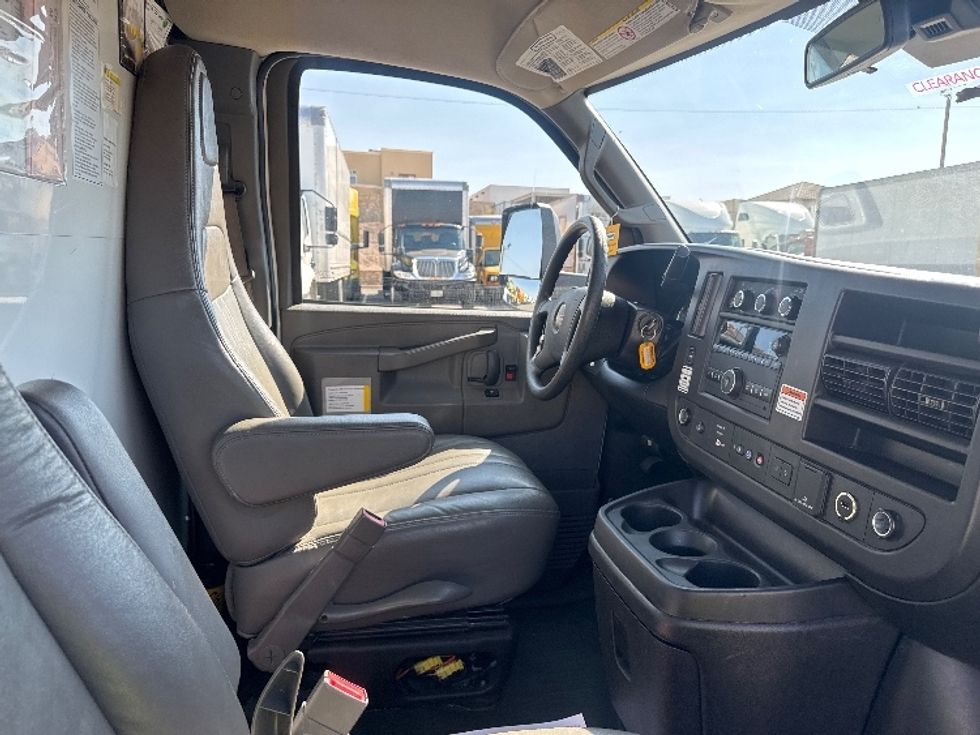 Light Duty Box Truck-Light and Medium Duty Trucks-GMC-2021-Savana G33903-El Paso-TX-100,678\n\t\tmiles-$ 28,750 - Image 20