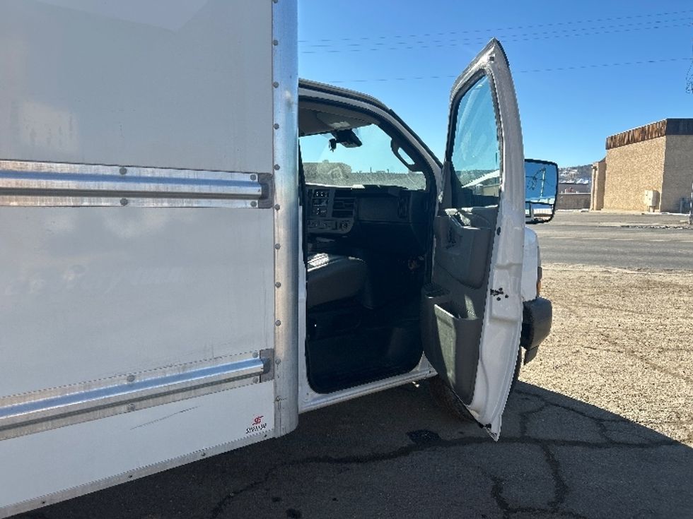 Light Duty Box Truck-Light and Medium Duty Trucks-GMC-2021-Savana G33903-El Paso-TX-105,588\n\t\tmiles-$ 30,250 - Image 17