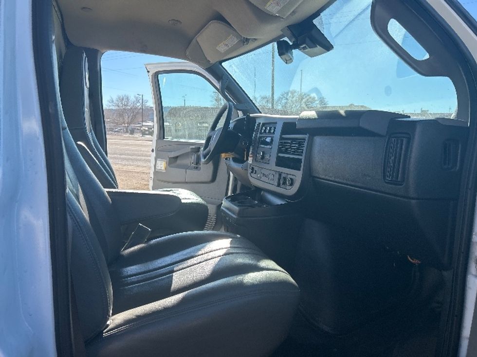 Light Duty Box Truck-Light and Medium Duty Trucks-GMC-2021-Savana G33903-El Paso-TX-105,588\n\t\tmiles-$ 30,250 - Image 19