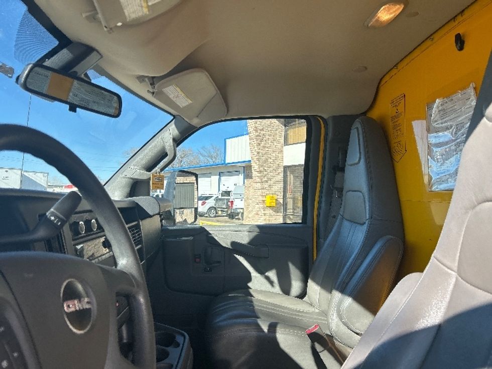 Light Duty Box Truck-Light and Medium Duty Trucks-GMC-2021-Savana G33903-El Paso-TX-107,312\n\t\tmiles-$ 27,000 - Image 17