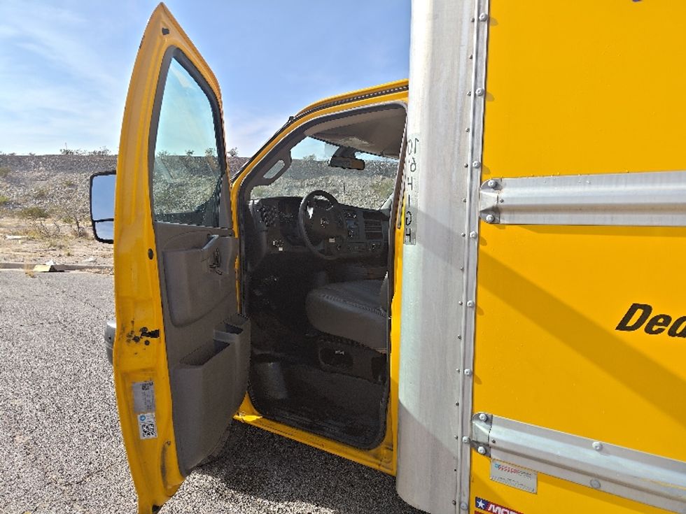 Light Duty Box Truck-Light and Medium Duty Trucks-GMC-2021-Savana G33903-El Paso-TX-109,107\n\t\tmiles-$ 26,750 - Image 15