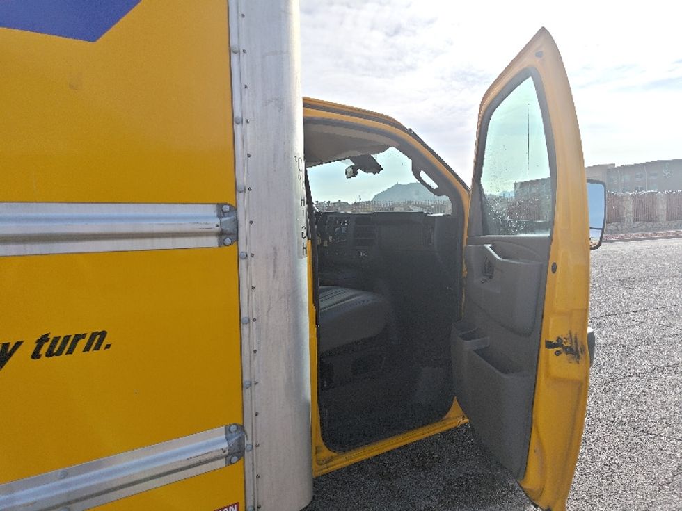 Light Duty Box Truck-Light and Medium Duty Trucks-GMC-2021-Savana G33903-El Paso-TX-109,107\n\t\tmiles-$ 26,750 - Image 19