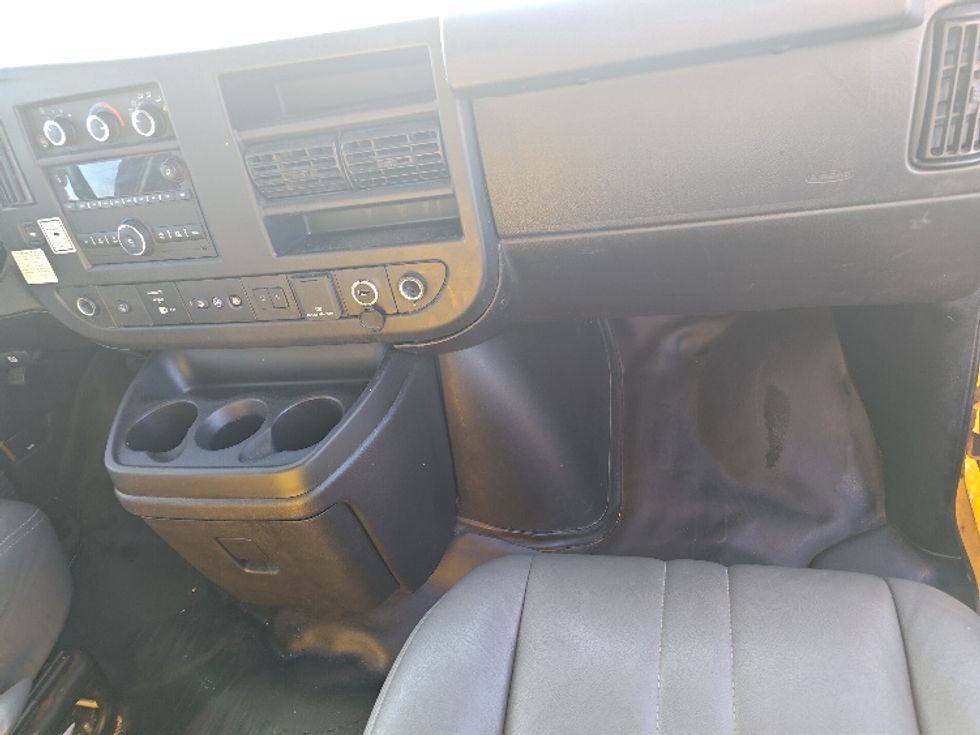 Light Duty Box Truck-Light and Medium Duty Trucks-GMC-2021-Savana G33903-El Paso-TX-109,107\n\t\tmiles-$ 26,750 - Image 20