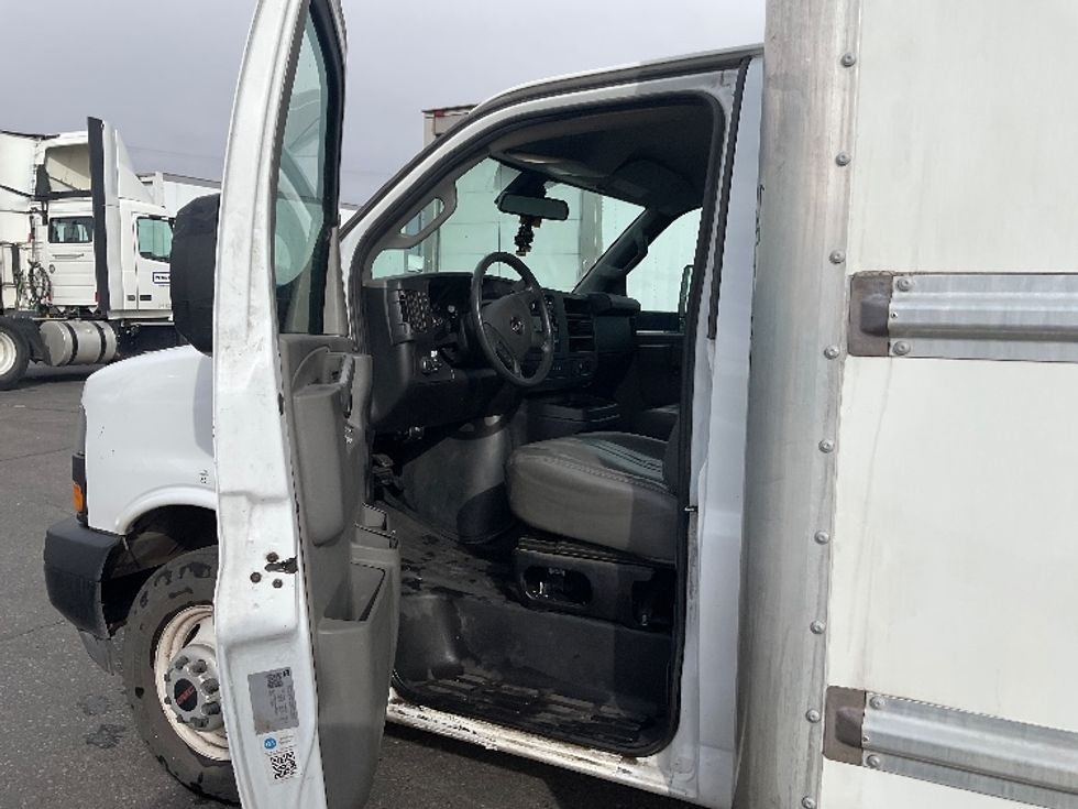Light Duty Box Truck-Light and Medium Duty Trucks-GMC-2021-Savana G33903-El Paso-TX-123,047\n\t\tmiles-$ 28,250 - Image 12