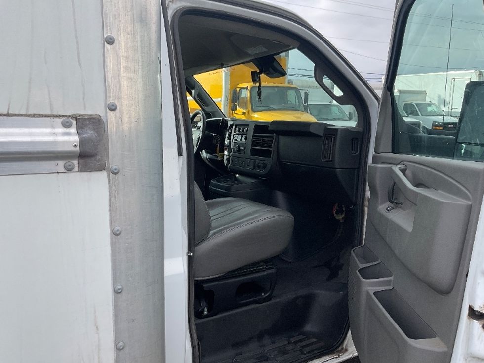 Light Duty Box Truck-Light and Medium Duty Trucks-GMC-2021-Savana G33903-El Paso-TX-123,047\n\t\tmiles-$ 28,250 - Image 18
