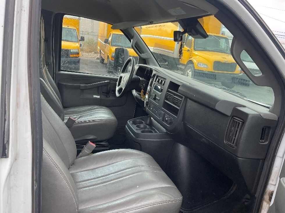 Light Duty Box Truck-Light and Medium Duty Trucks-GMC-2021-Savana G33903-El Paso-TX-123,047\n\t\tmiles-$ 28,250 - Image 19