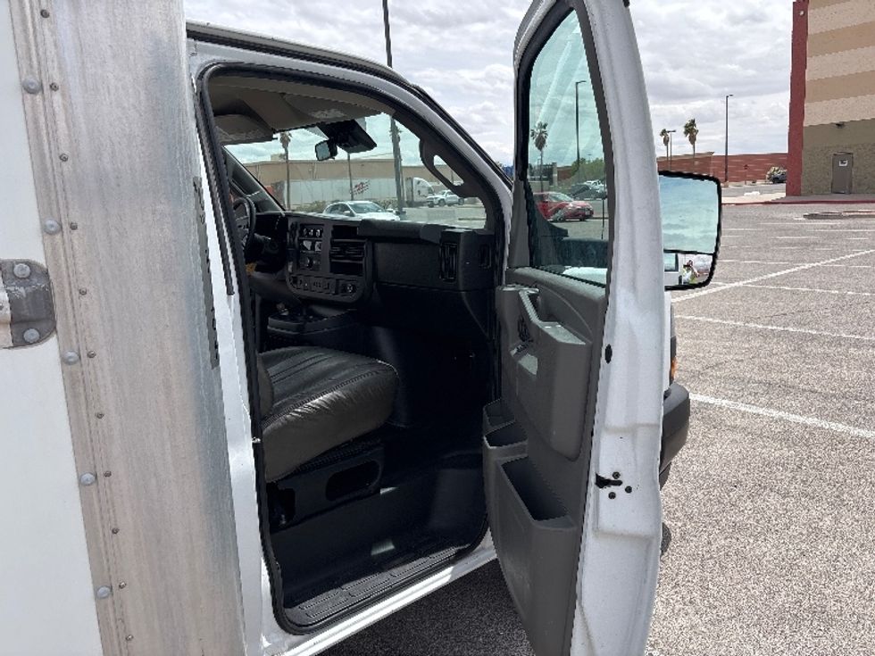 Light Duty Box Truck-Light and Medium Duty Trucks-GMC-2021-Savana G33903-El Paso-TX-81,478\n\t\tmiles-$ 30,500 - Image 19