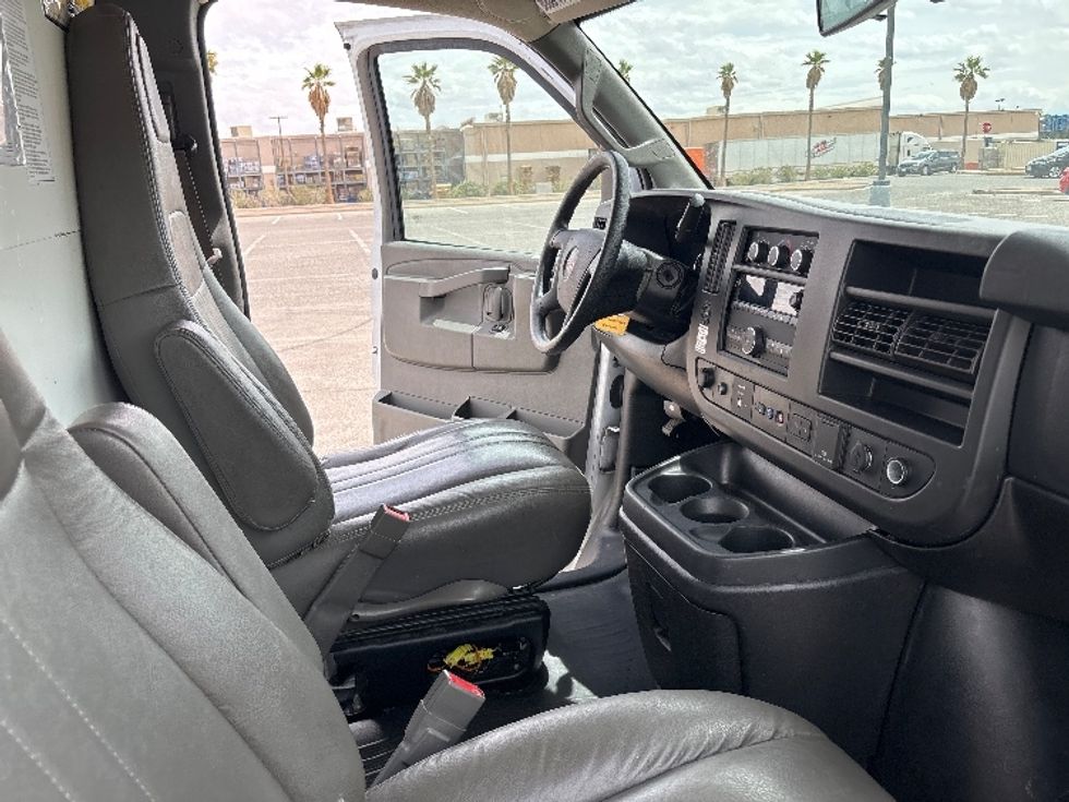 Light Duty Box Truck-Light and Medium Duty Trucks-GMC-2021-Savana G33903-El Paso-TX-81,478\n\t\tmiles-$ 30,500 - Image 21