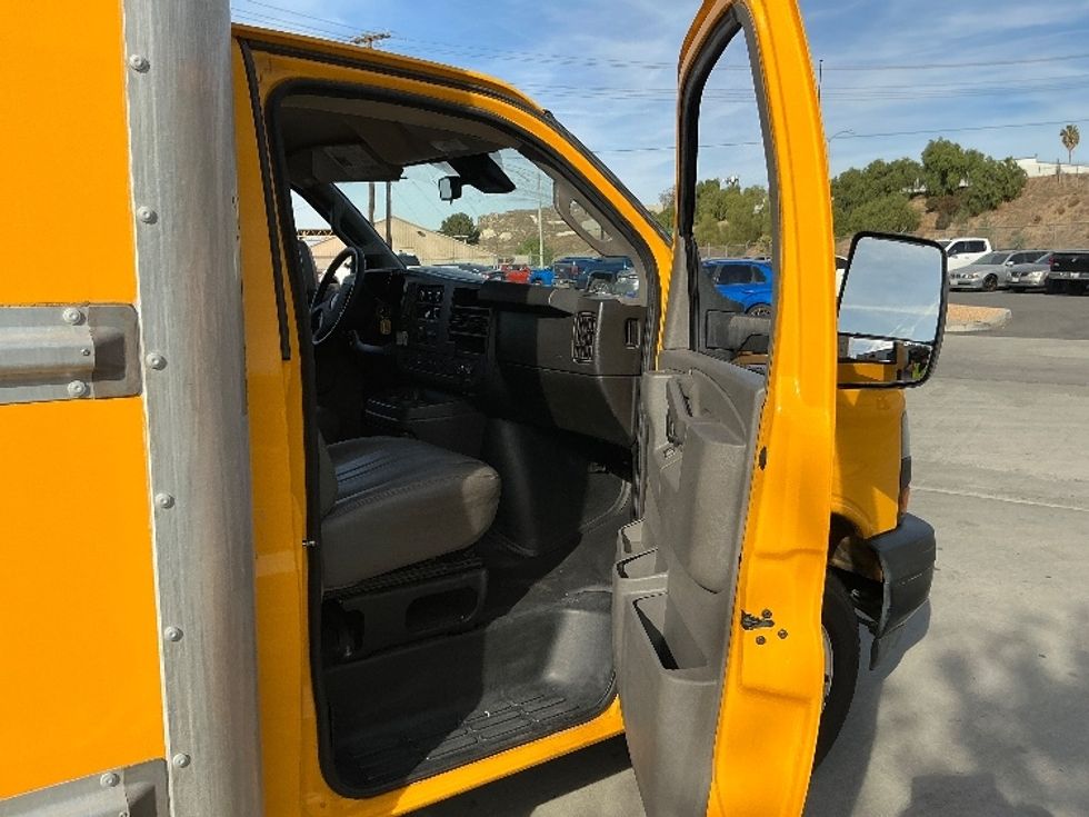 Light Duty Box Truck-Light and Medium Duty Trucks-GMC-2021-Savana G33903-El Paso-TX-91,711\n\t\tmiles-$ 29,000 - Image 20