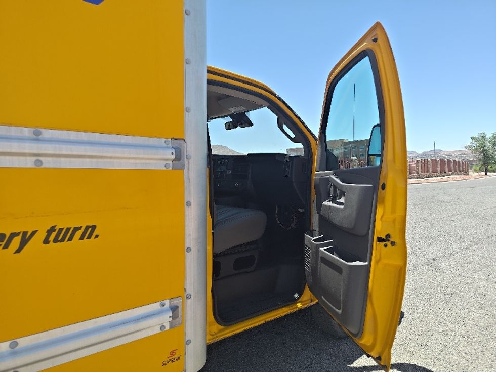 Light Duty Box Truck-Light and Medium Duty Trucks-GMC-2021-Savana G33903-El Paso-TX-93,756\n\t\tmiles-$ 27,750 - Image 18