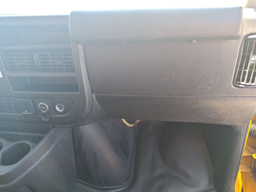 Light Duty Box Truck-Light and Medium Duty Trucks-GMC-2021-Savana G33903-El Paso-TX-93,756\n\t\tmiles-$ 27,750 - Image 19