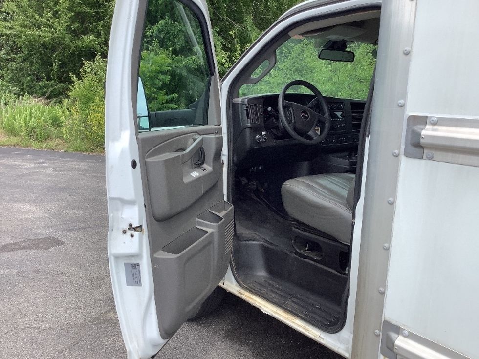 Light Duty Box Truck-Light and Medium Duty Trucks-GMC-2021-Savana G33903-Elizabethtown-KY-100,688\n\t\tmiles-$ 27,000 - Image 14